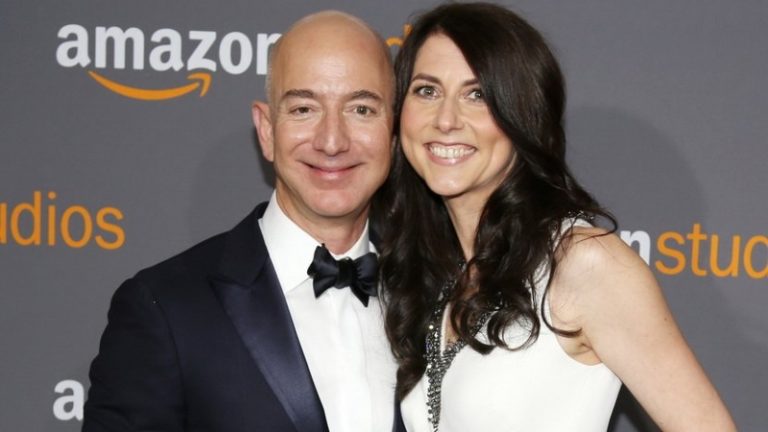 Jeff Bezos wife MacKenzie Bezos - WAGCENTER.COM